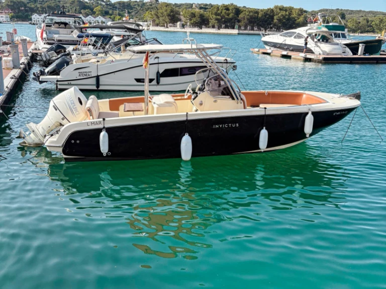 Huur Motorboot met of zonder schipper Invictus  in Mahón