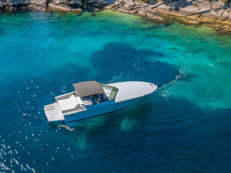 Huur Motorboot met of zonder schipper Tornado in Hvar