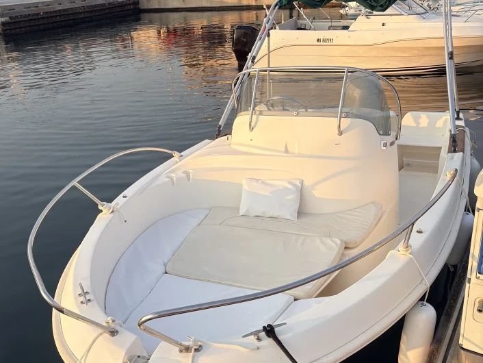 Verhuur Motorboot Jeanneau met vaarbewijs