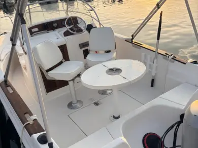 Motorboot te huur in Six-Fours-les-Plages voor de beste prijs