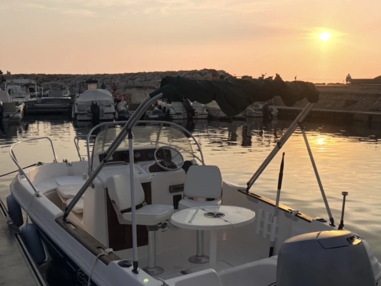 Jeanneau Cap Camarat 5,45WA te huur van particulier of professional in Six-Fours-les-Plages