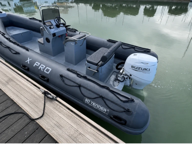 3D Tender X Pro 589 te huur van particulier of professional in La Trinité-sur-Mer