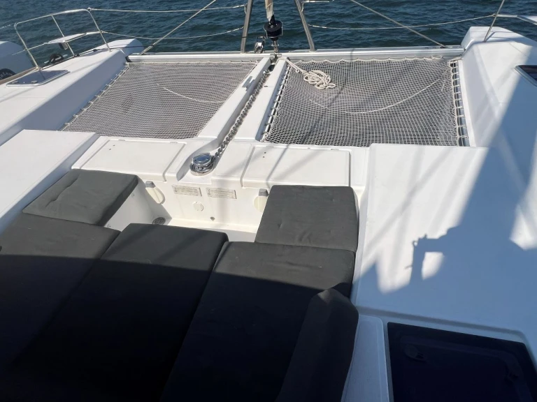 Bootverhuur Olbia goedkoop Lagoon 52 F