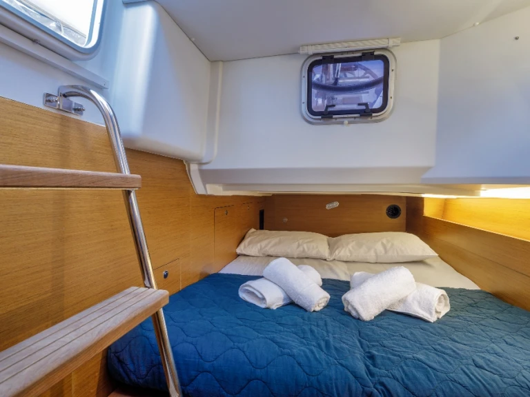 Huur een Jeanneau Sun Loft 47 in Nydri