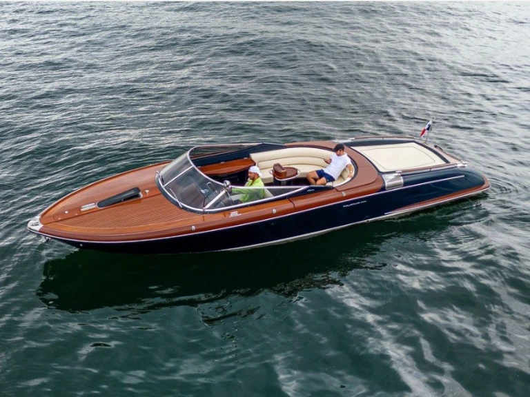 Huur Motorboot met of zonder schipper Riviera in Panama City Beach