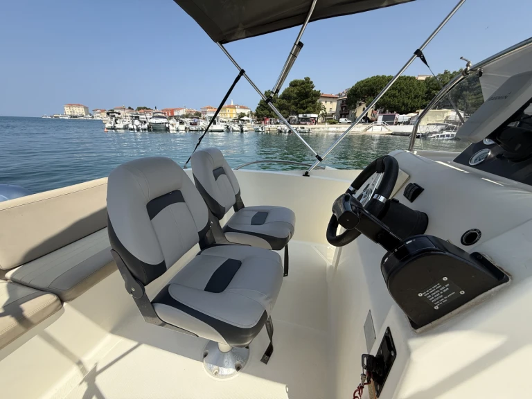 Huur Motorboot met of zonder schipper Quicksilver in Poreč