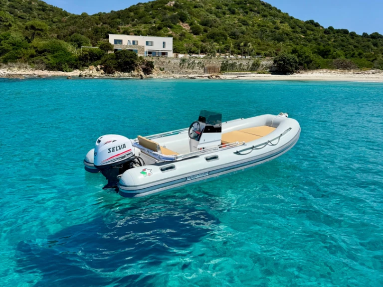 Novamarine RH460 te huur van particulier of professional in Villasimius