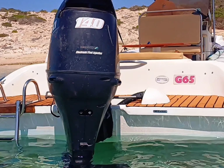 Bootverhuur Playa Sa Punta goedkoop Gommonautica G65