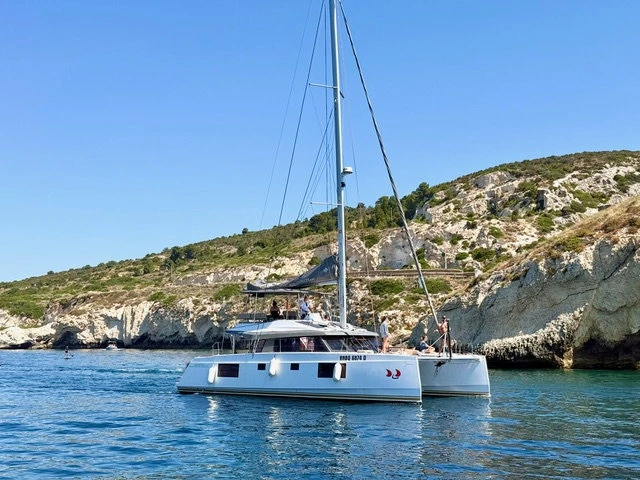 Verhuur Catamaran Nautitech met vaarbewijs