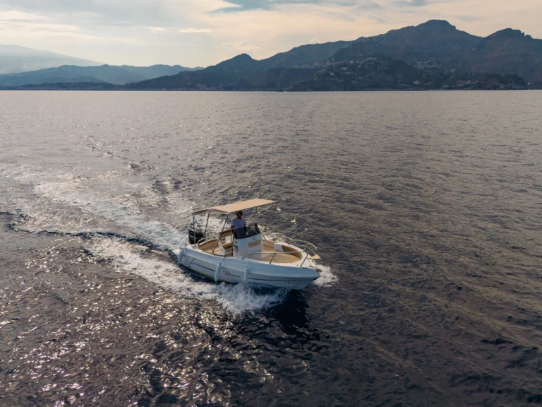 Huur Motorboot met of zonder schipper blumax 19 pro in Taormina