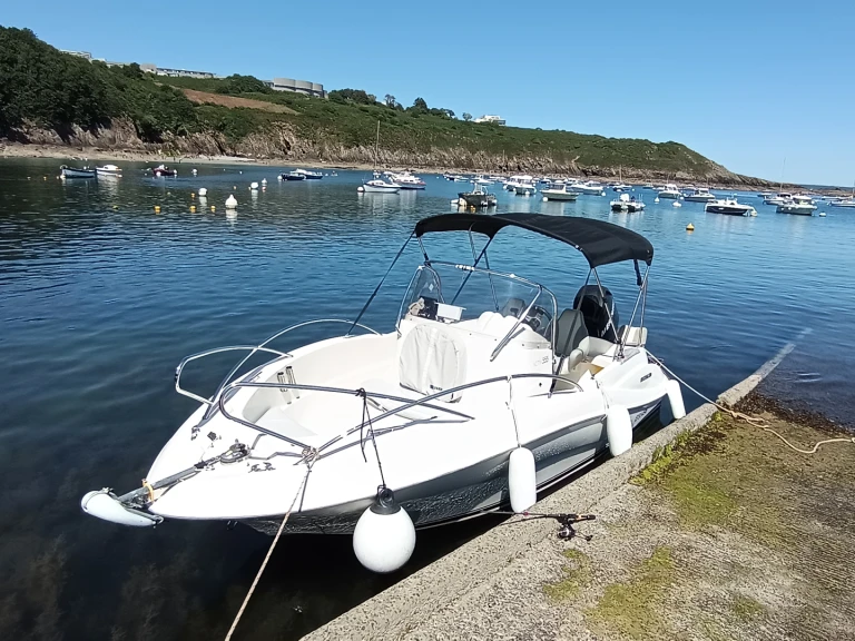Huur Motorboot met of zonder schipper Quicksilver in Brest