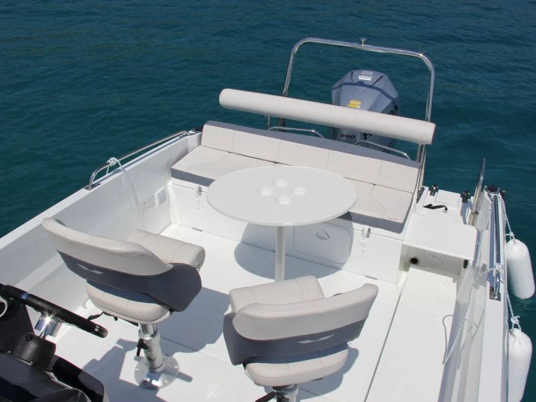 Bootverhuur Quicksilver Activ 605 Open Pack Sport in Marseille via SamBoat