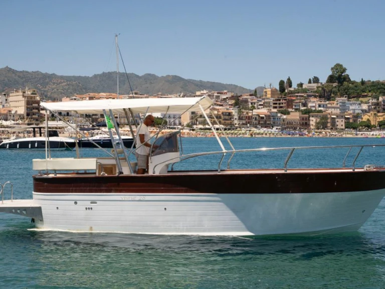 Bootverhuur viveur 28 open in Giardini-Naxos via SamBoat