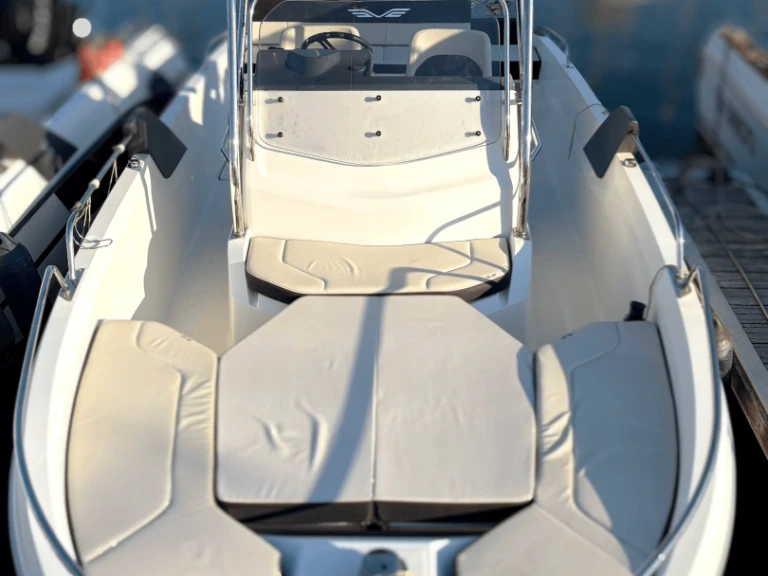Huur Motorboot met of zonder schipper Bénéteau in Hendaye