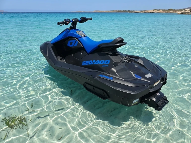 Bootverhuur Marina Ibiza goedkoop Spark Trixx