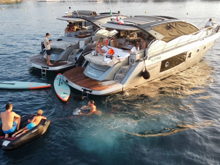 Verhuur Motorboot in Nice Port - Cranchi Cranchi M44 HT