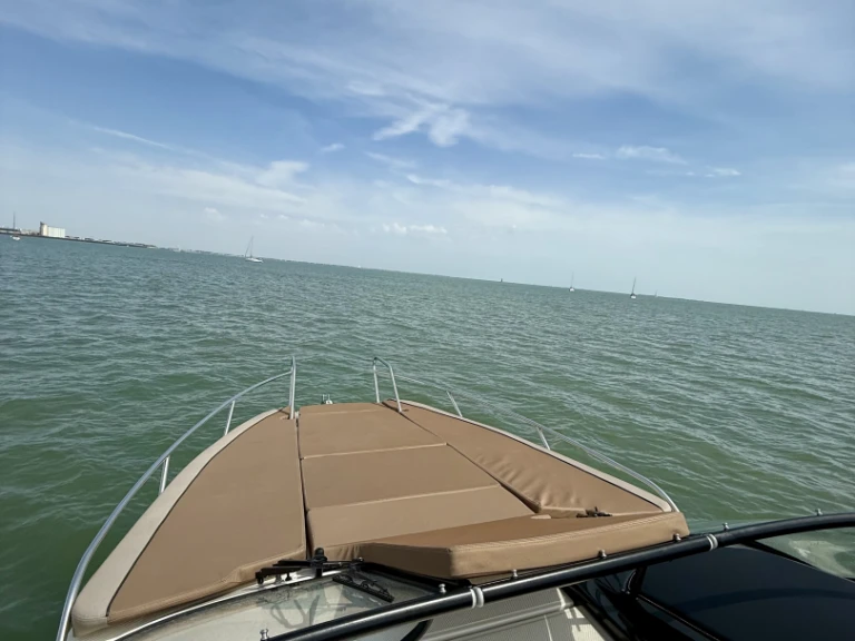 Quicksilver Activ 805 Cruiser te huur van particulier of professional in La Rochelle