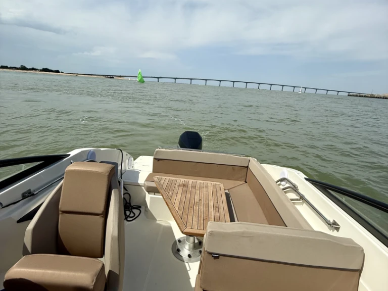 Bootverhuur La Rochelle goedkoop Activ 805 Cruiser