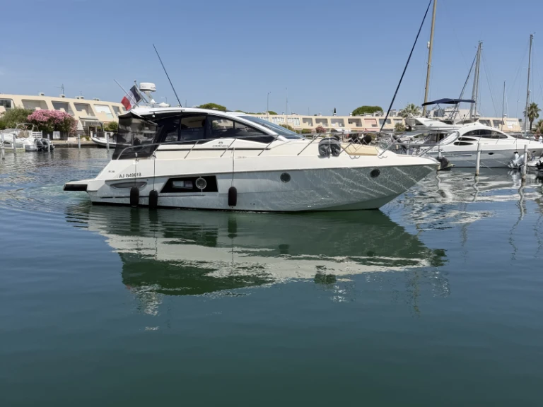 Bootverhuur Cranchi M 38 Hard Top in Le Grau-du-Roi via SamBoat