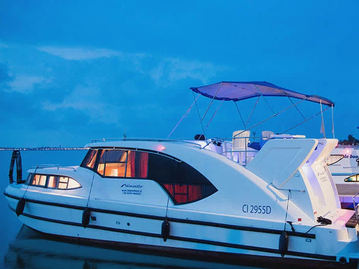 Verhuur Motorboot Le Boat met vaarbewijs