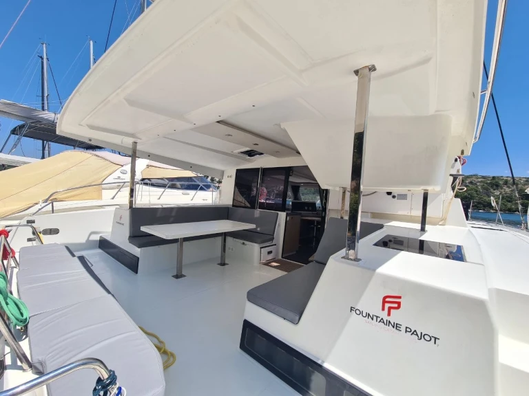 Huur een Fountaine Pajot Lucia 40 in Zaton