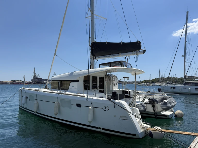 Verhuur Catamaran Lagoon met vaarbewijs