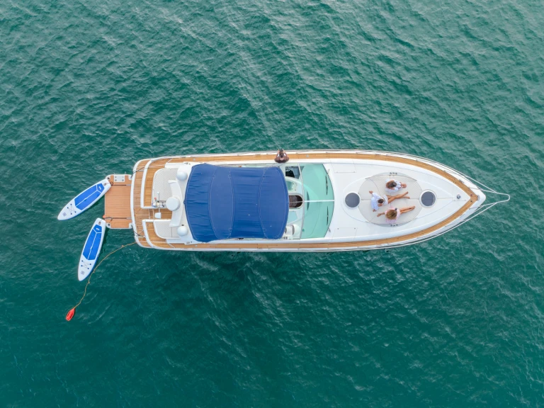 Huur Motorboot met of zonder schipper Fairline in Cascais
