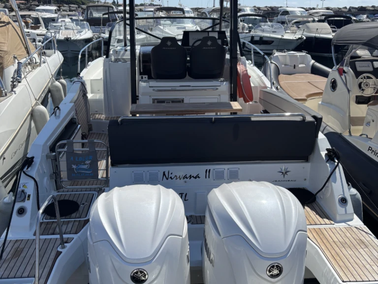 Jachthuur in Les Issambres - Jeanneau Cap Camarat 9.0 WA via SamBoat