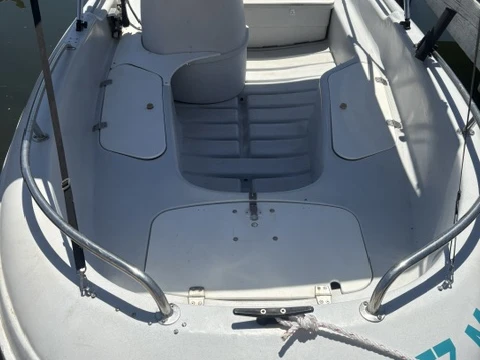 Verhuur Motorboot Jeanneau met vaarbewijs