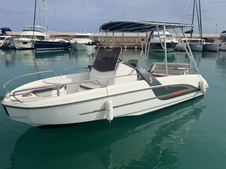Verhuur Motorboot Bénéteau met vaarbewijs