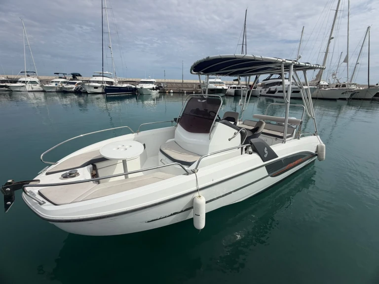 Bénéteau Flyer 6.6 SPACEdeck te huur van particulier of professional in Saint-Laurent-du-Var
