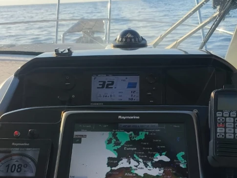 Verhuur Motorboot Bénéteau met vaarbewijs