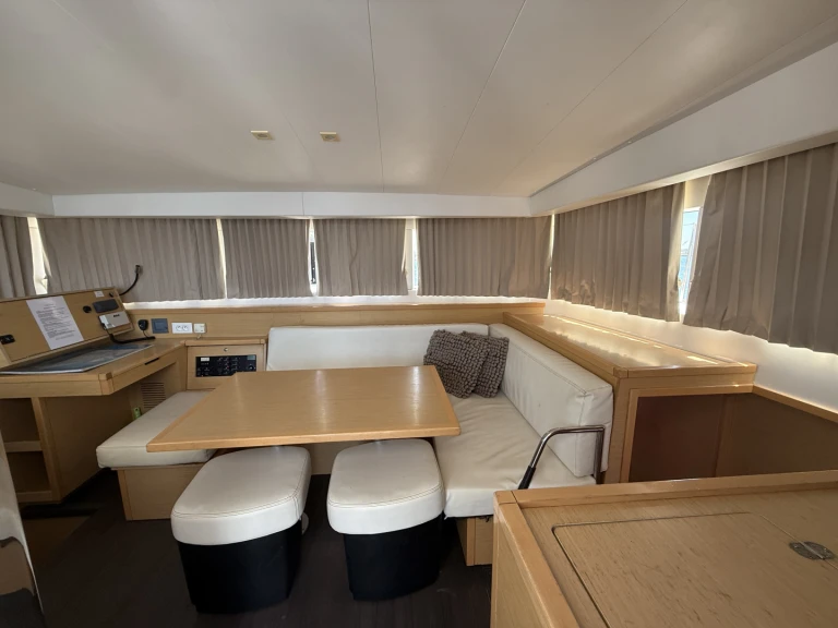 Verhuur Catamaran Lagoon met vaarbewijs