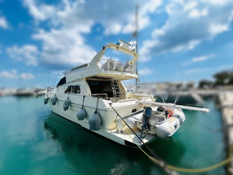 Bootverhuur Ferretti Altura 45 Fly in Saint-Raphaël via SamBoat