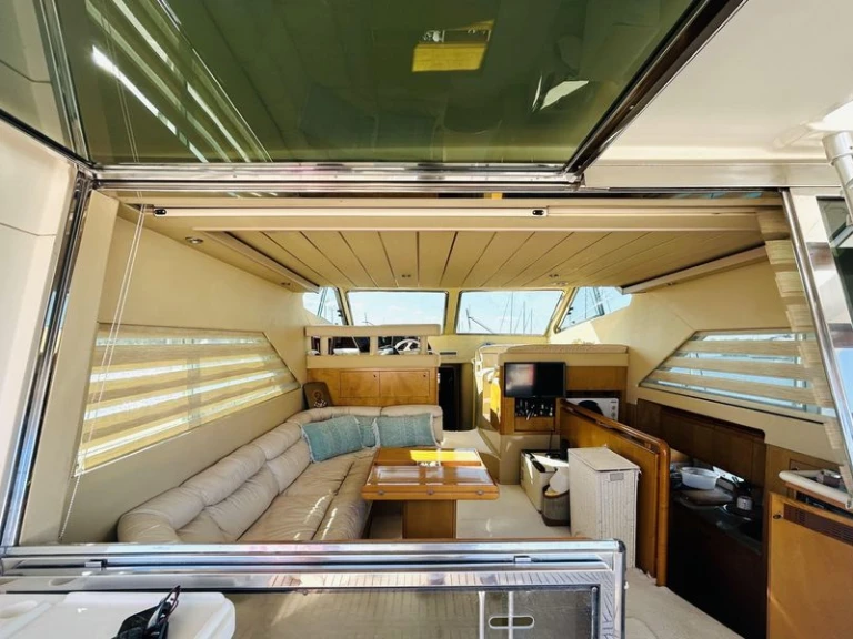 Bootverhuur Ferretti Altura 45 Fly in Saint-Raphaël via SamBoat