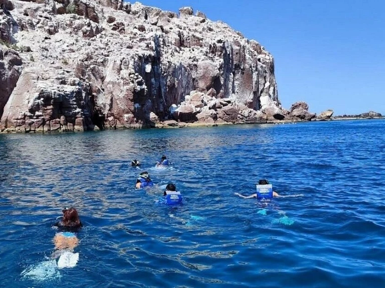 Catamaran te huur in La Paz voor de beste prijs