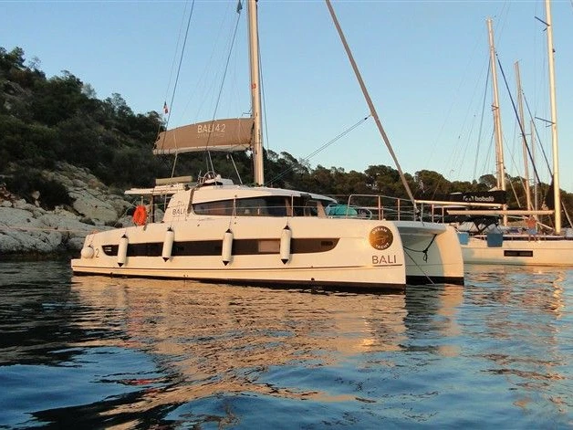 Huur een Bali Bali 4.2 in Álimos