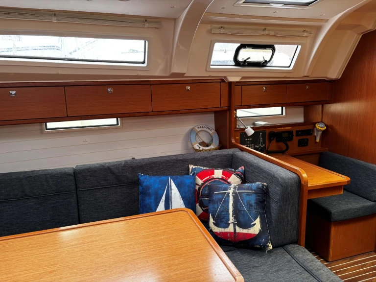 Huur Zeilboot met of zonder schipper Bavaria in Lidingö