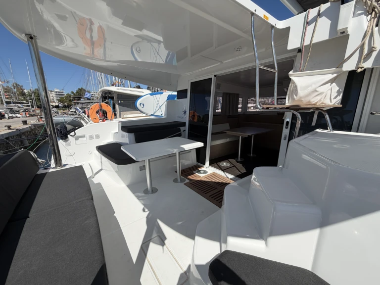 Verhuur Catamaran in Álimos - Lagoon Lagoon 38 - 3 + 2 cab.