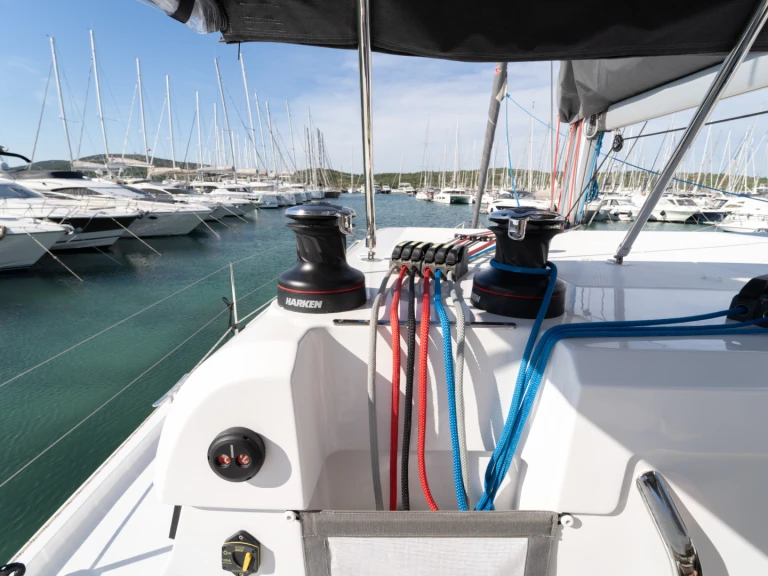 Verhuur Catamaran in Pirovac - Aventura Aventura 37 - 3 cab.