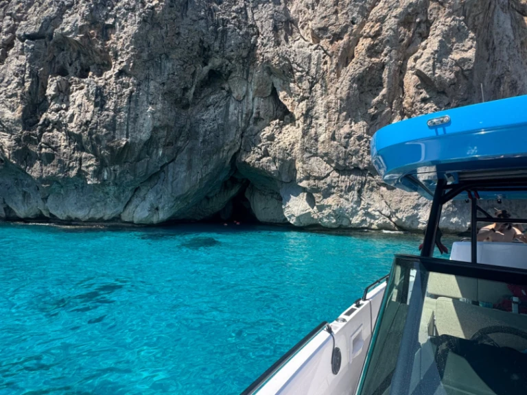 Bootverhuur Axopar Axopar 37 Sun-Top in Can Picafort via SamBoat