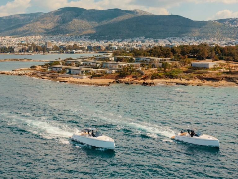 Verhuur Motorboot Pardo Yachts met vaarbewijs