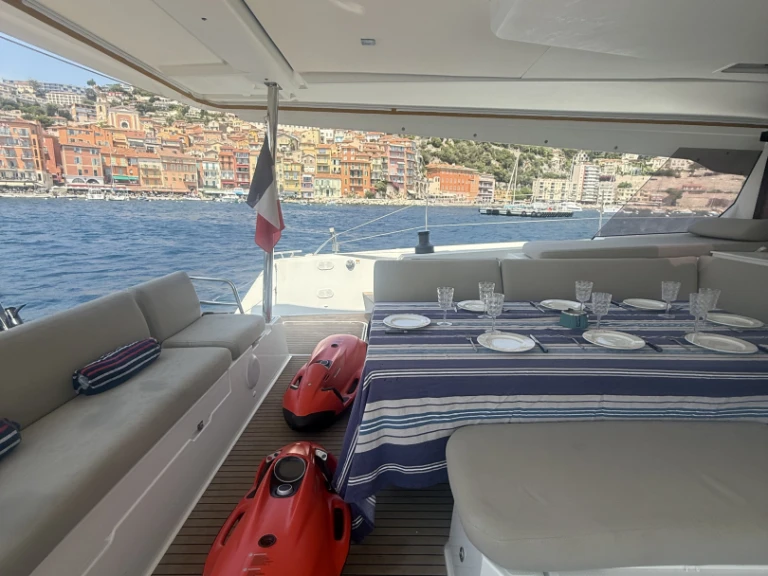 Huur een Fountaine Pajot Aura 51 in Cannes