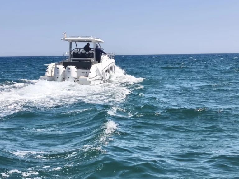 Huur Motorboot met of zonder schipper Jeanneau in Empuriabrava