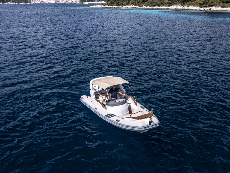 Aquamax B 23 F te huur van particulier of professional in Hvar