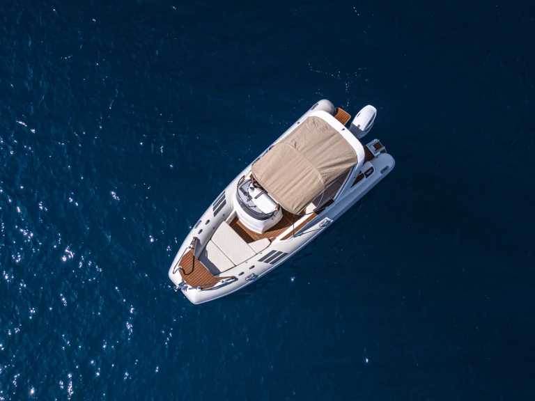 Huur een Aquamax B 23 F in Hvar