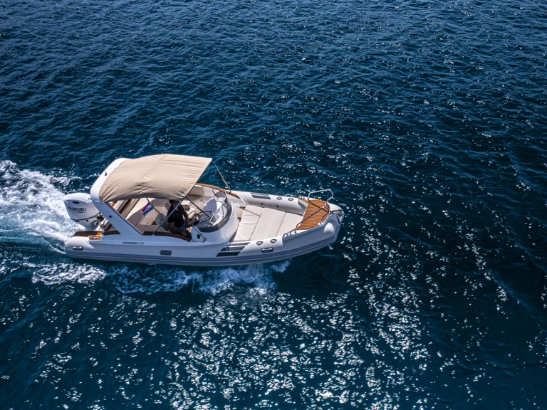 Aquamax B 23 F te huur van particulier of professional in Hvar