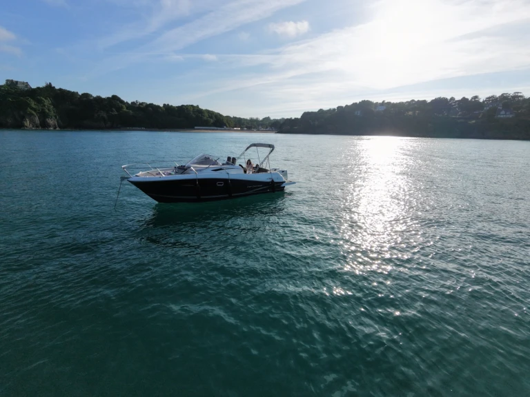 Bootverhuur Saint-Quay-Portrieux goedkoop Cap Camarat 8.5 WA