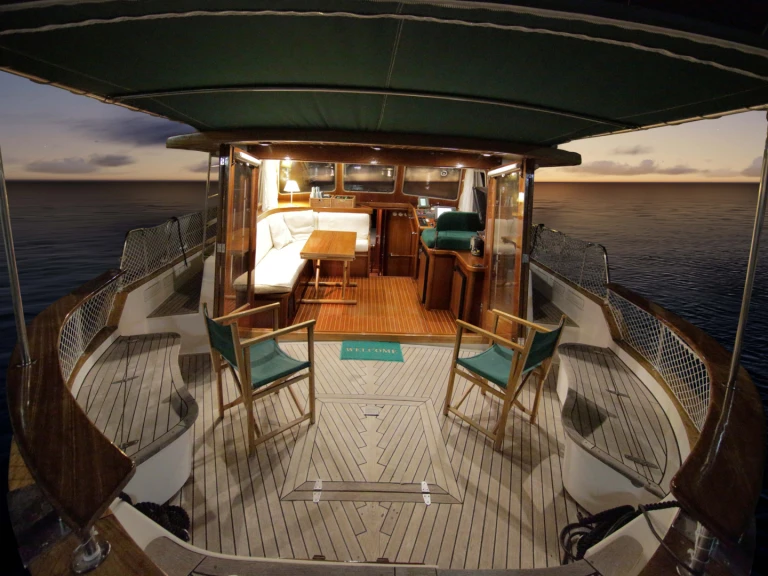 Verhuur Motorboot Menorquin-Yachts met vaarbewijs
