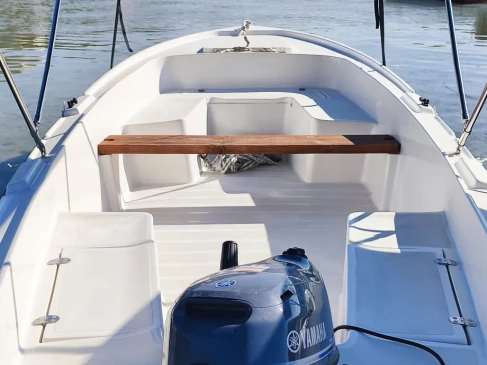 Huur een Adria 500 Open in Supetarska Draga